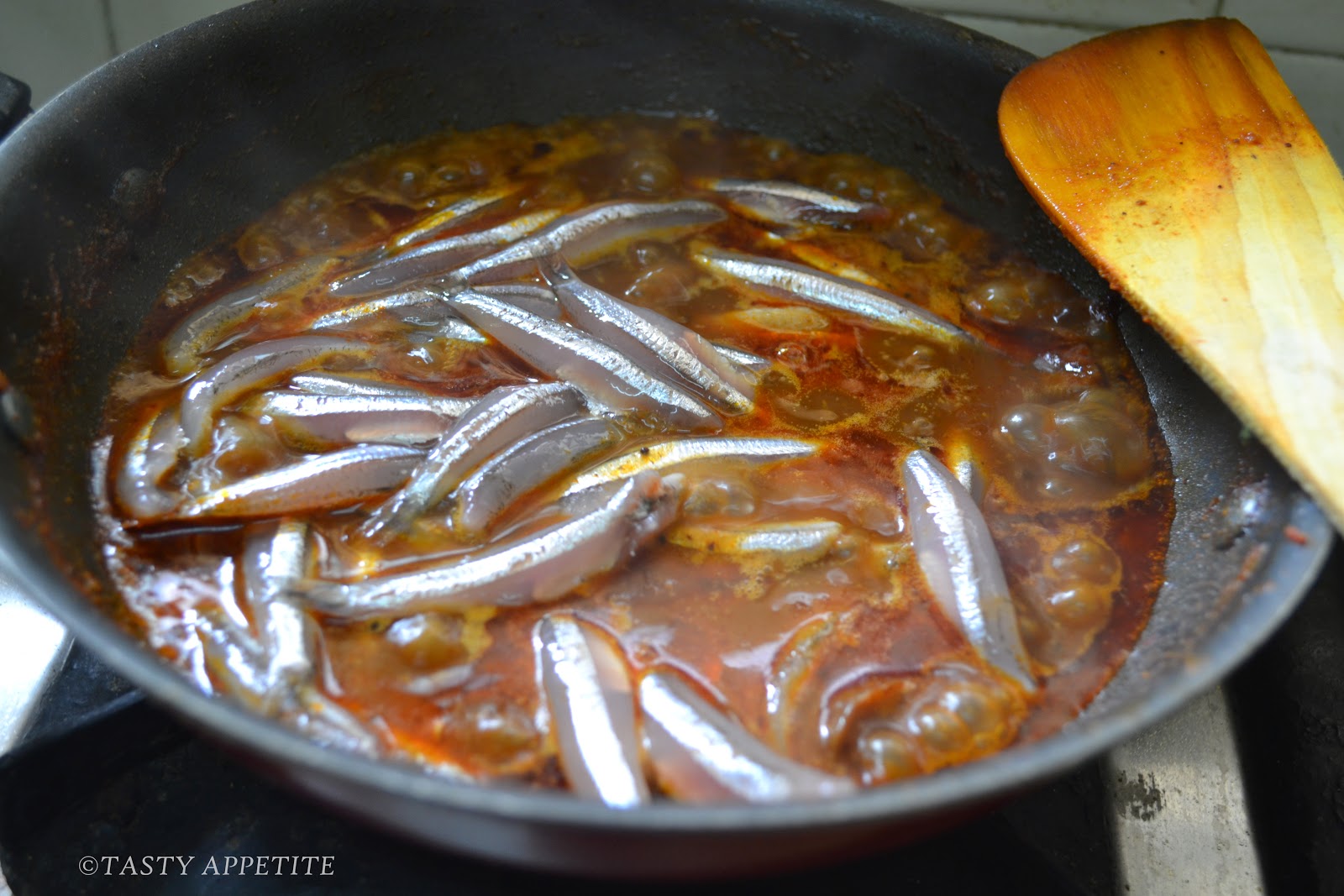Nethili Meen Kuzhambu / Anchovies Curry / Nethili Meen Curry