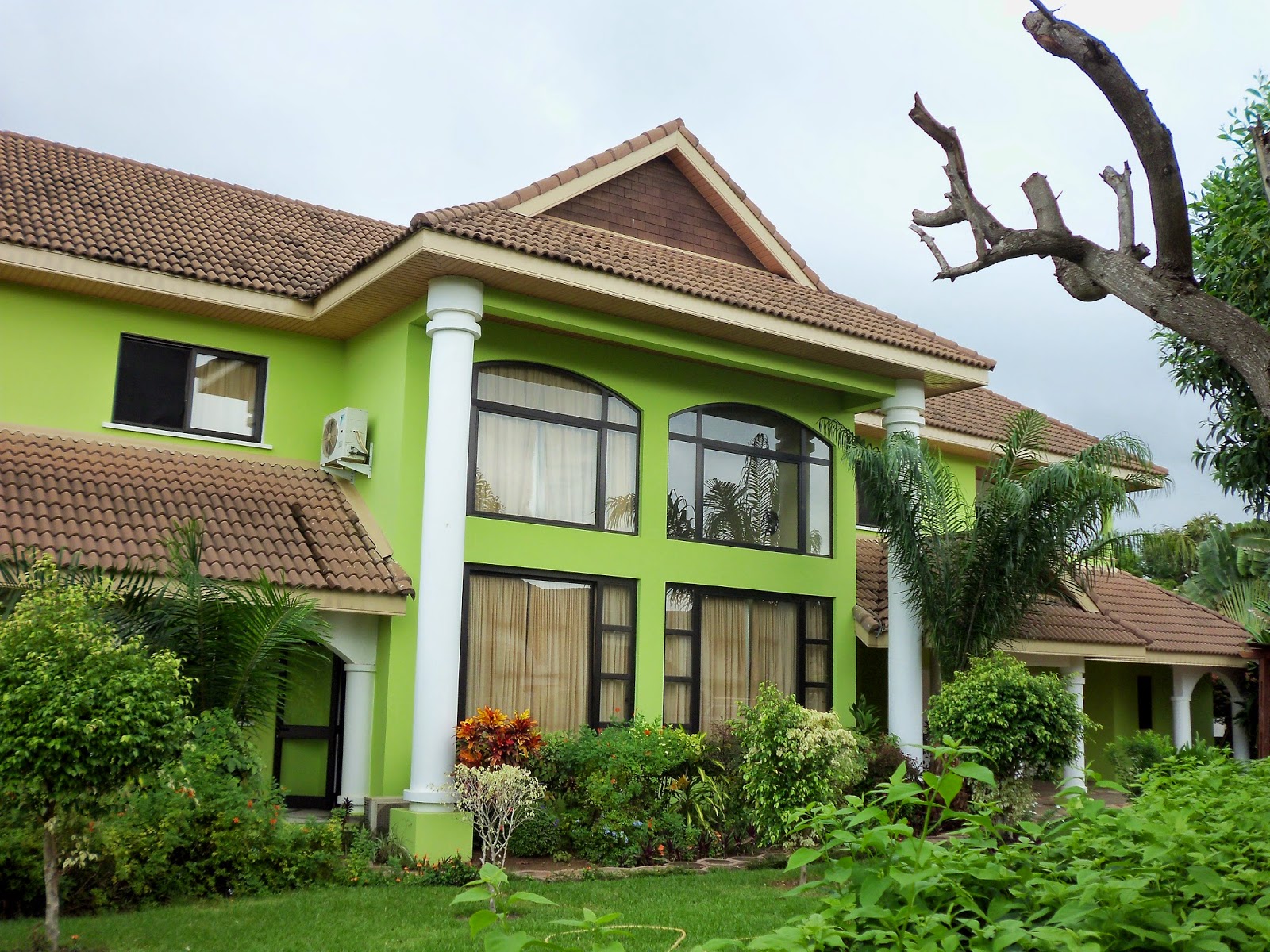 KGE PROPERTIES house, sale, rent a house and land 5 BEDROOMS HOUSE FOR