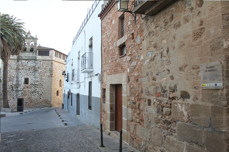 HECHO CON ENCANTO: APARTAMENTO TURÍSTICO PUERTA DE MERIDA