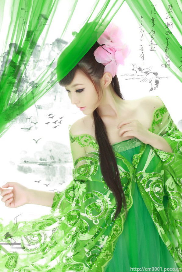 旋律依稀老歌犹记 (xuán lǜ yī xī lǎo gē yóu jì),- vaguely remember that melodic songs, 如今你已远去 (rú jīn nǐ yǐ yuǎn qù),- now that you have gone,