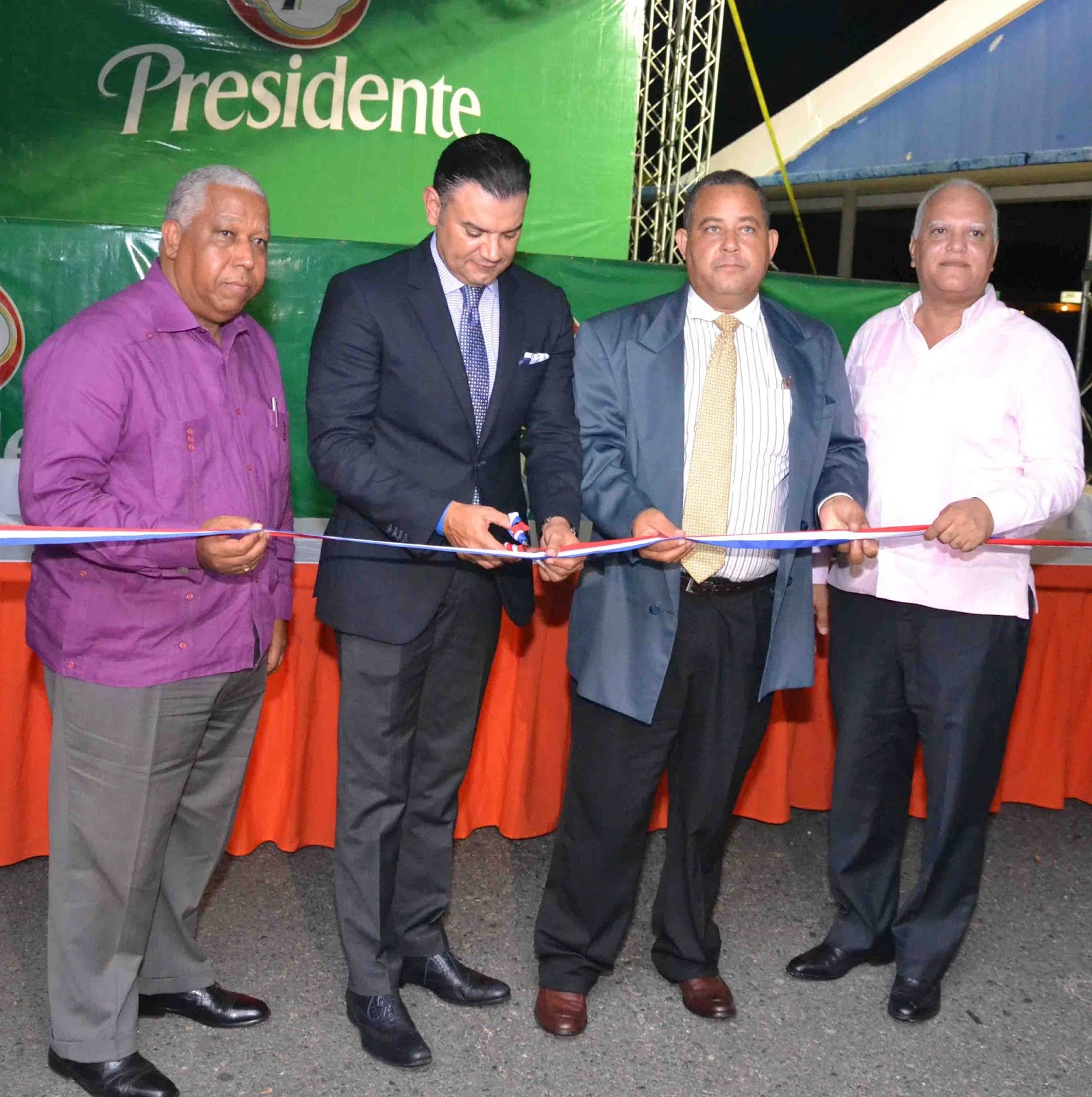 DECENAS DE EXPOSITORES PARTICIPAN EN FERIA NACIONAL DEL MUEBLE 2O15