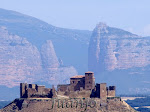 Castillo de Montearagon con el Salto Roldan al fondo.