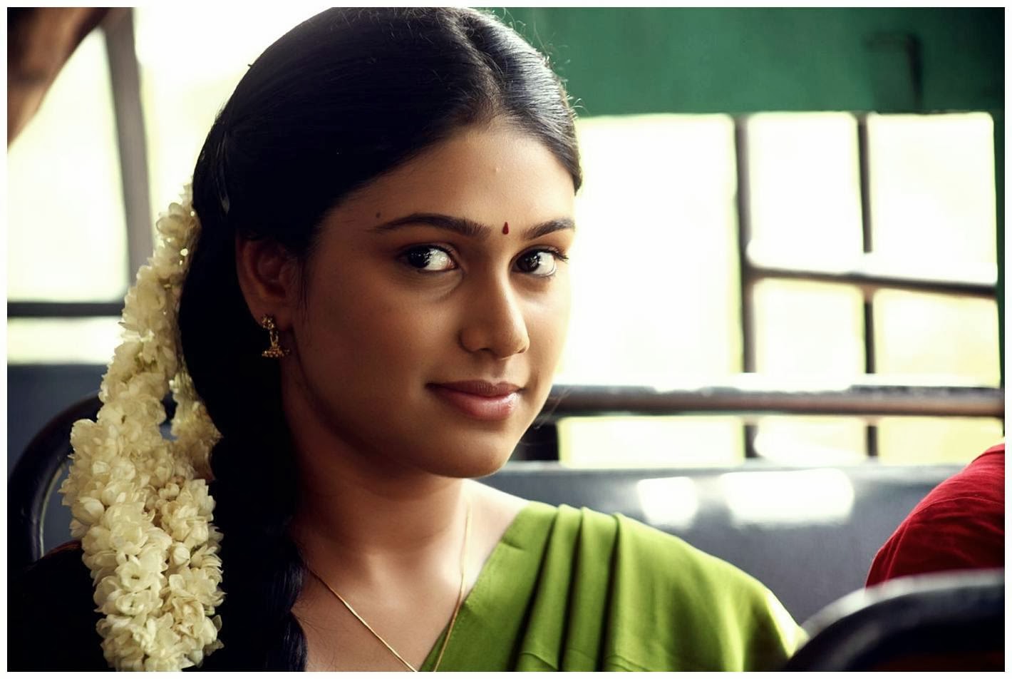 Maalai Neram Song Lyrics - Aayirathil Oruvan