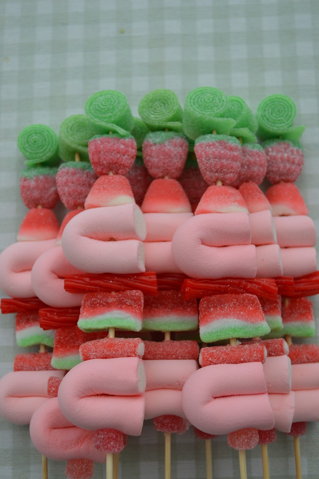 LOS DETALLES DE BEA Beautiful Candy kabobs!!