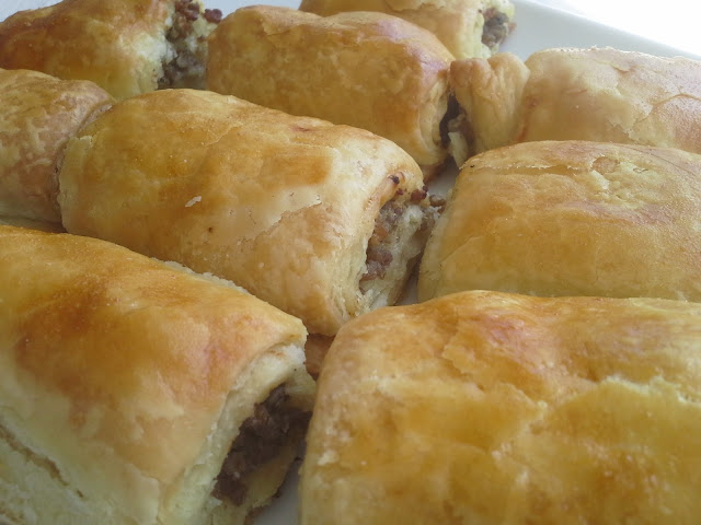 türkaymutfakta KATMERLİ KIYMALI RULO BÖREK