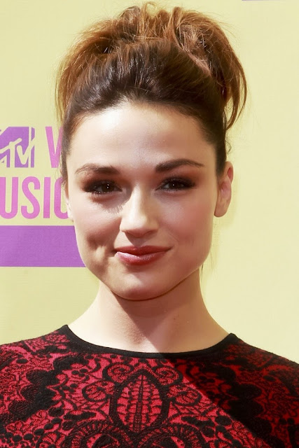 Crystal Reed Hd Wallpapers