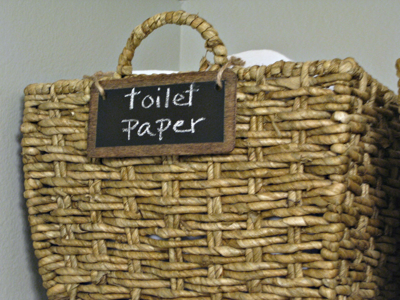 TDA decorating and design Chalkboard Basket Labels Tutorial