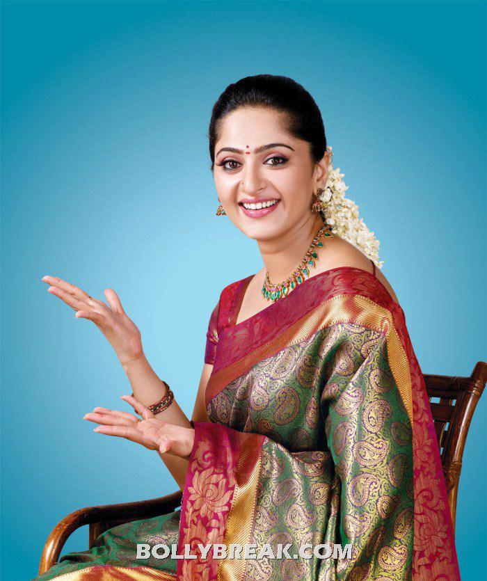 Anushka Shetty in red saree - (8) - Anushka Shetty in Traditional Saree