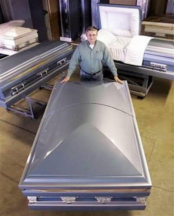 Coffins for fat people in the U.S (11 Pics) Connecting Friends