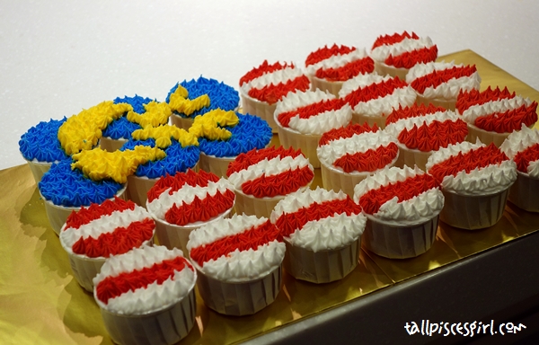 So our challenge of the day is to make a Malaysia flag with 24 cupcakes! So our challenge of the day is to make a Malaysia flag with 24 cupcakes!