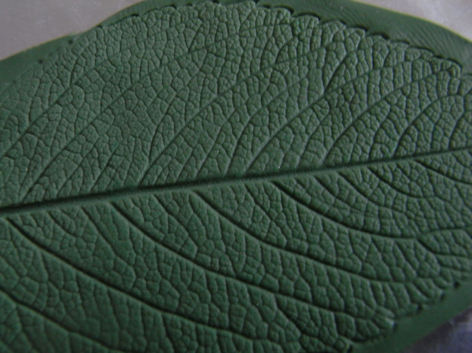 saraccino Shiny leaves polymer clay, new molds and how to make them