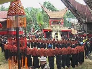 Upacara suku kematian rambu solok adalah upacara Rambu Solo,