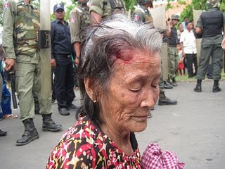 Forced evictions protester beaten by Hun Sen's policemen in 2011