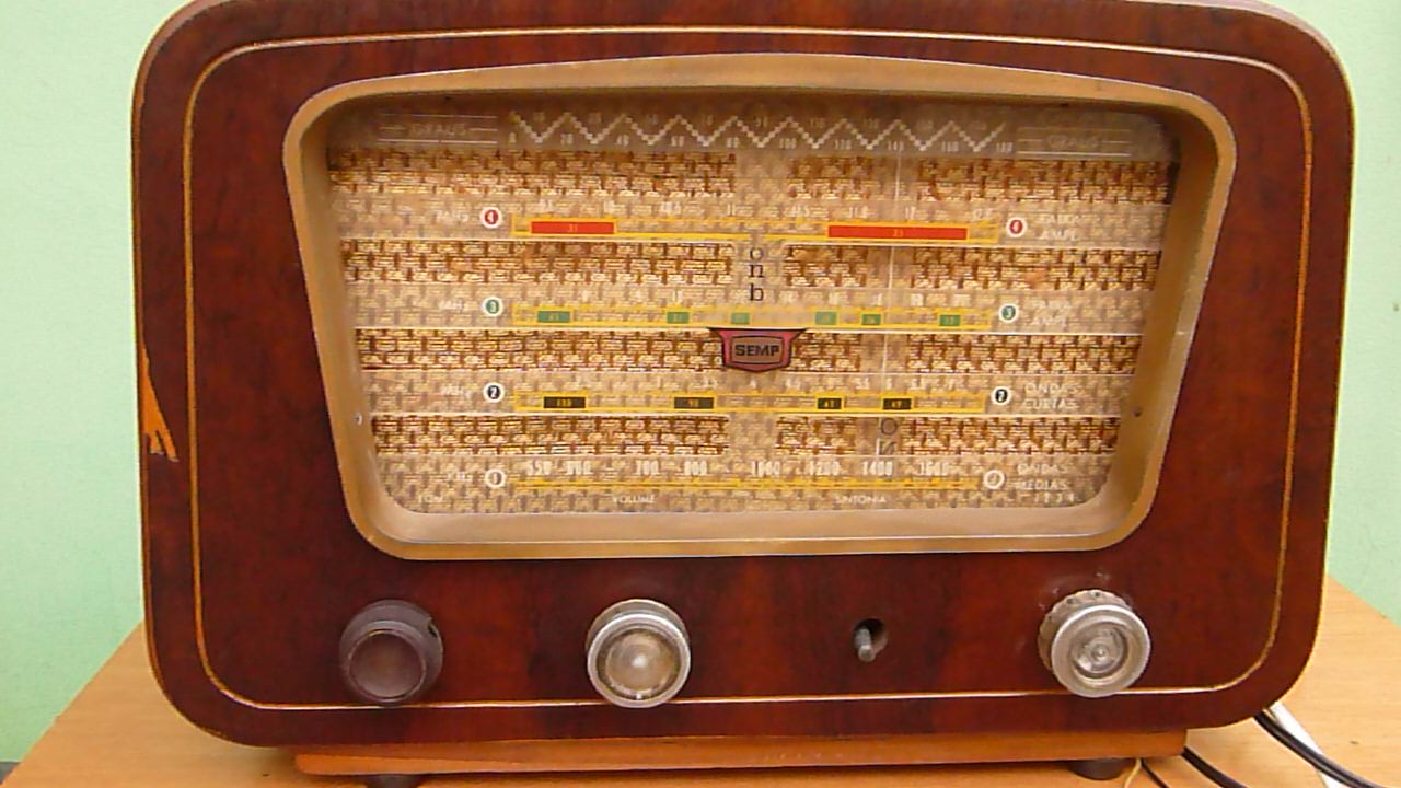 Espaço dos Rádios Antigos Rádio SEMP AC 431 Série BL