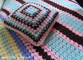 http://www.niftynnifer.com/2015/01/free-crochet-pattern-twist-shake-square.html