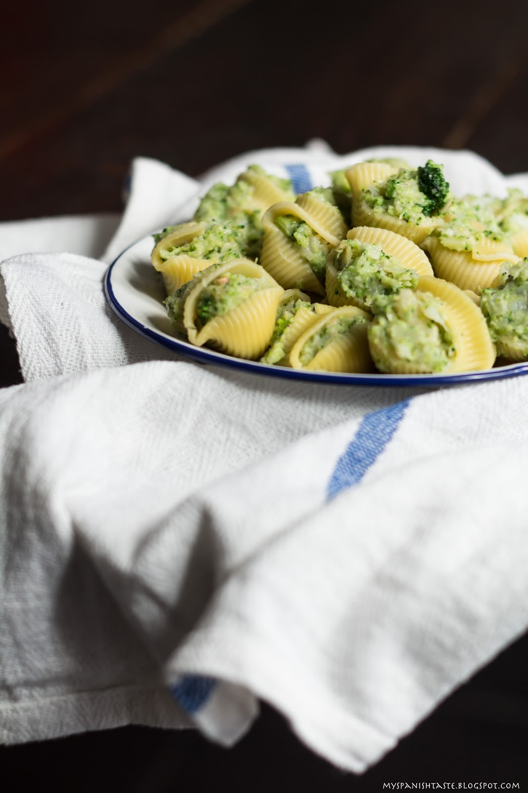 My Spanish Taste: ‘‘Galets’’ pasta stuffed with cod and broccoli