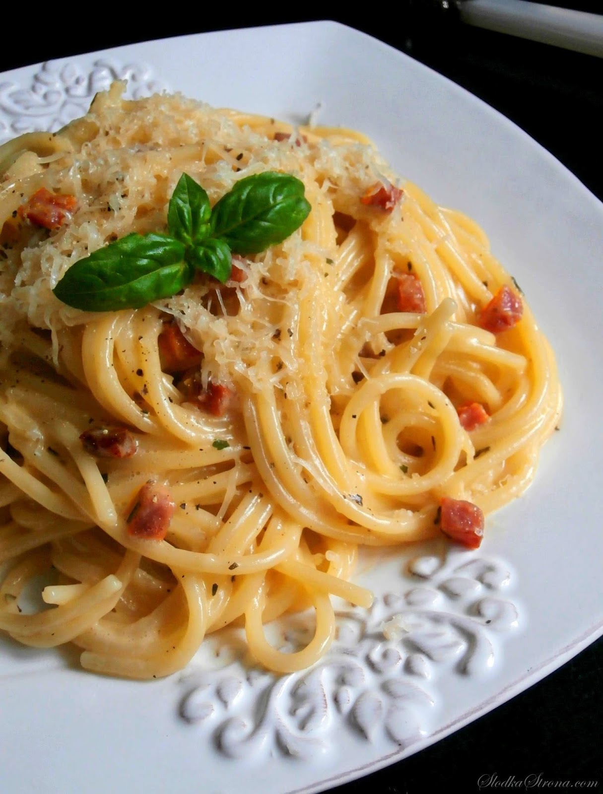Słodka Strona Spaghetti Carbonara z Szynką (Makaron z Szynką)