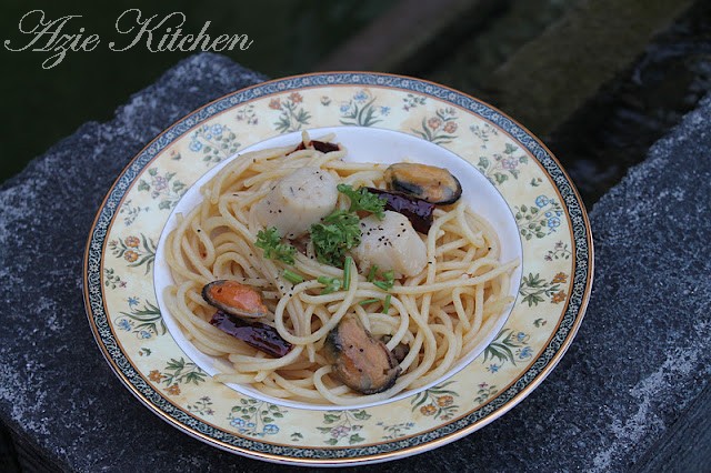 Seafood Spaghetti Aglio E Olio Azie Kitchen