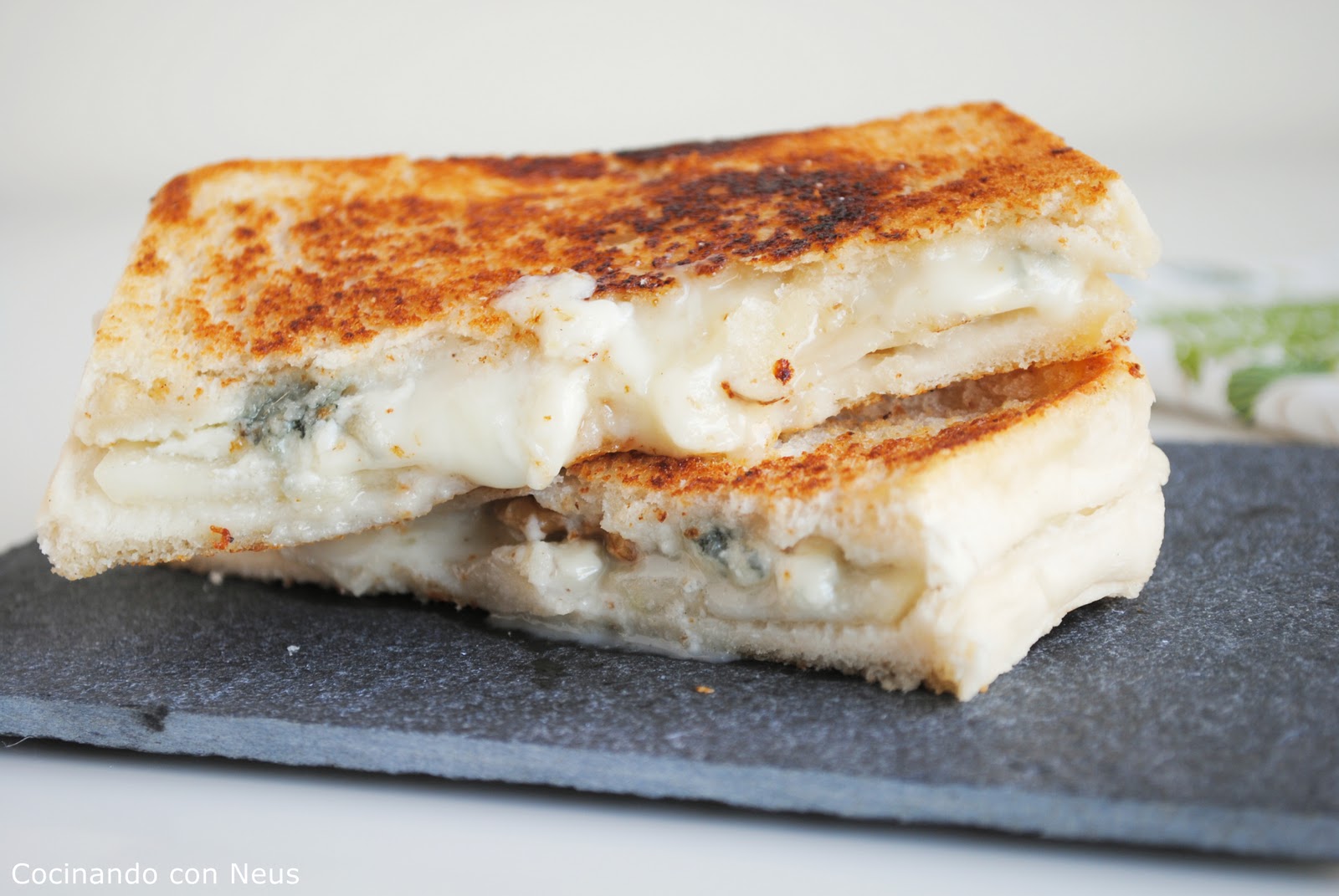 Cocinando con Neus Sandwich de roquefort y pera