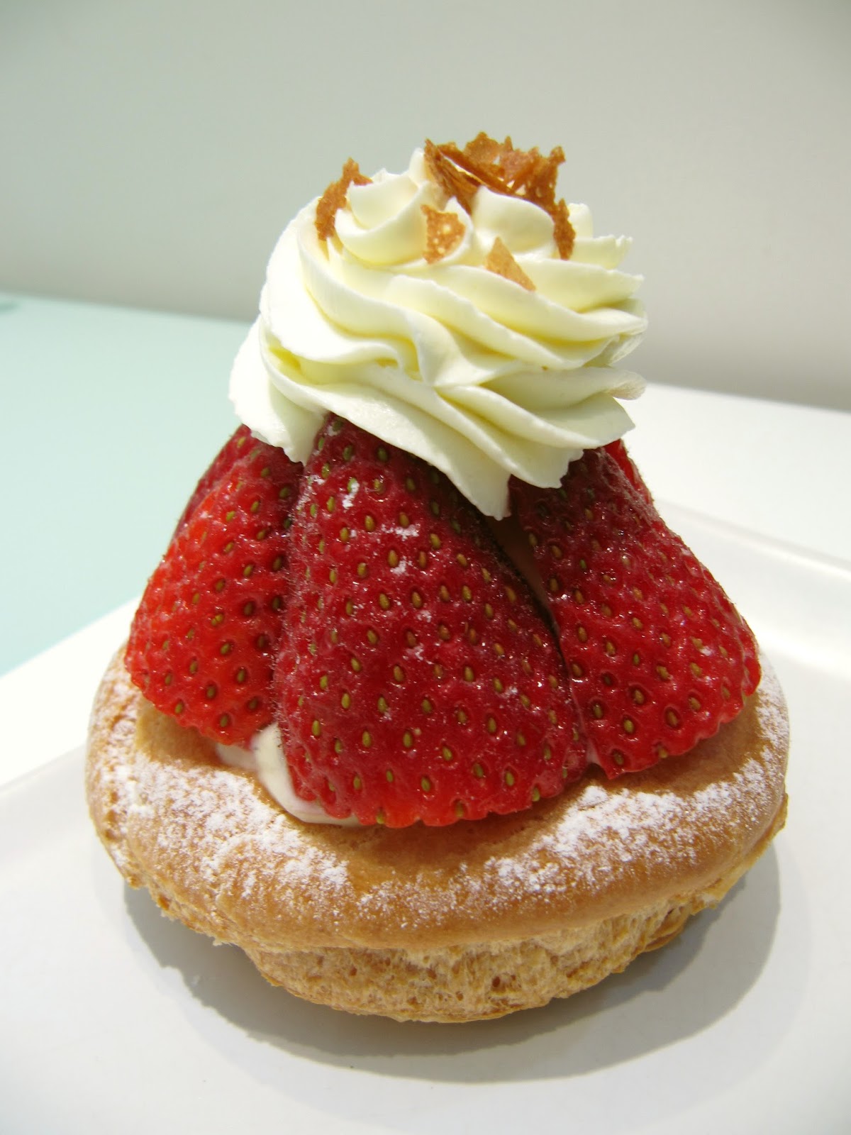 草莓奶油泡芙的做法 - 君之博客|阳光烘站