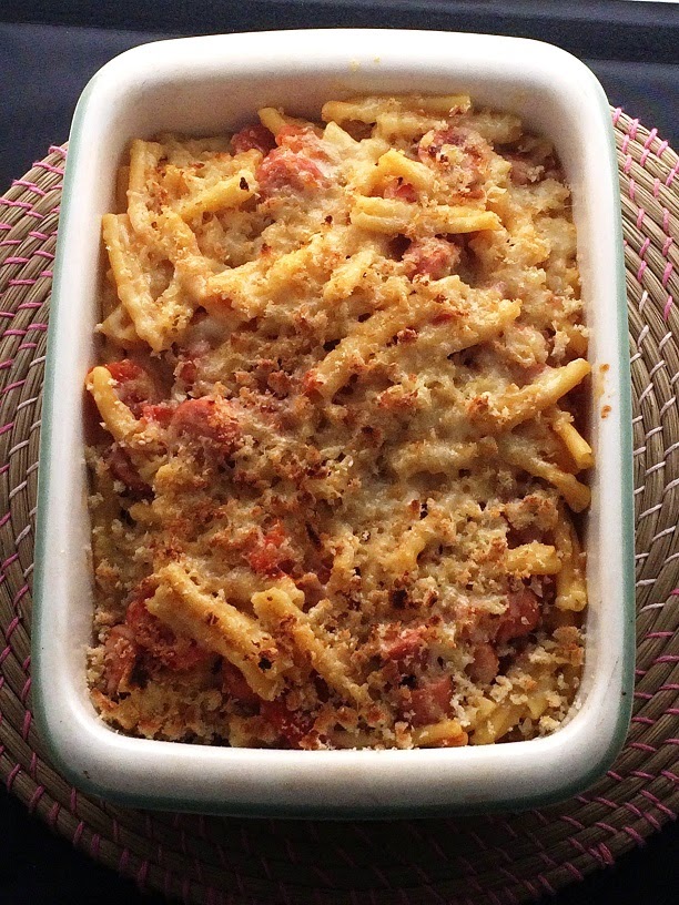 PASTA CON TOMATES Y SALCHICHAS {TOMATOES AND FRANKFURTERS PASTA