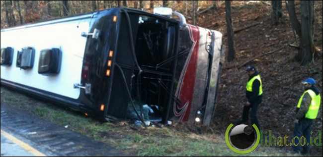Miley Cyrus Bus Insiden Miley Cyrus Bus Insiden