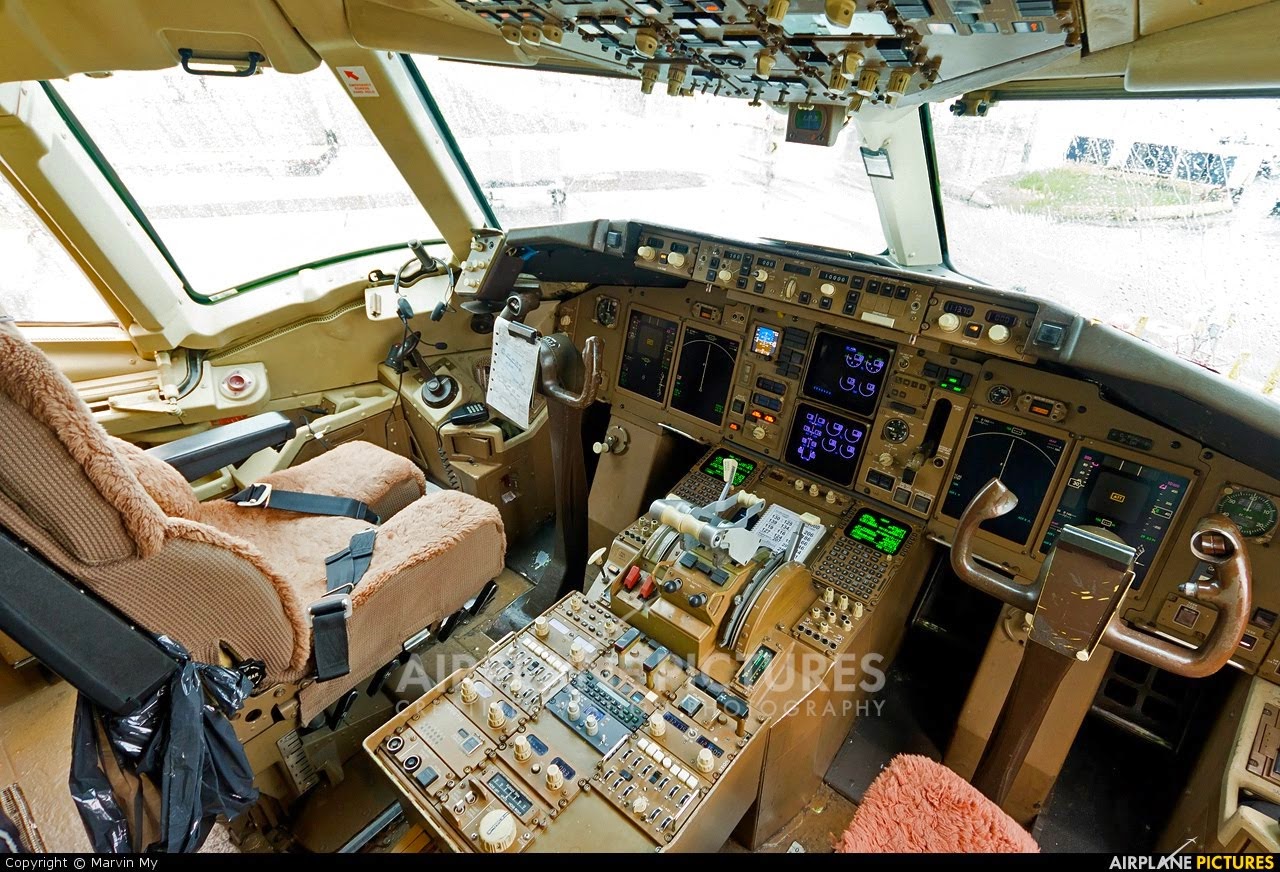 B767 Cockpit
