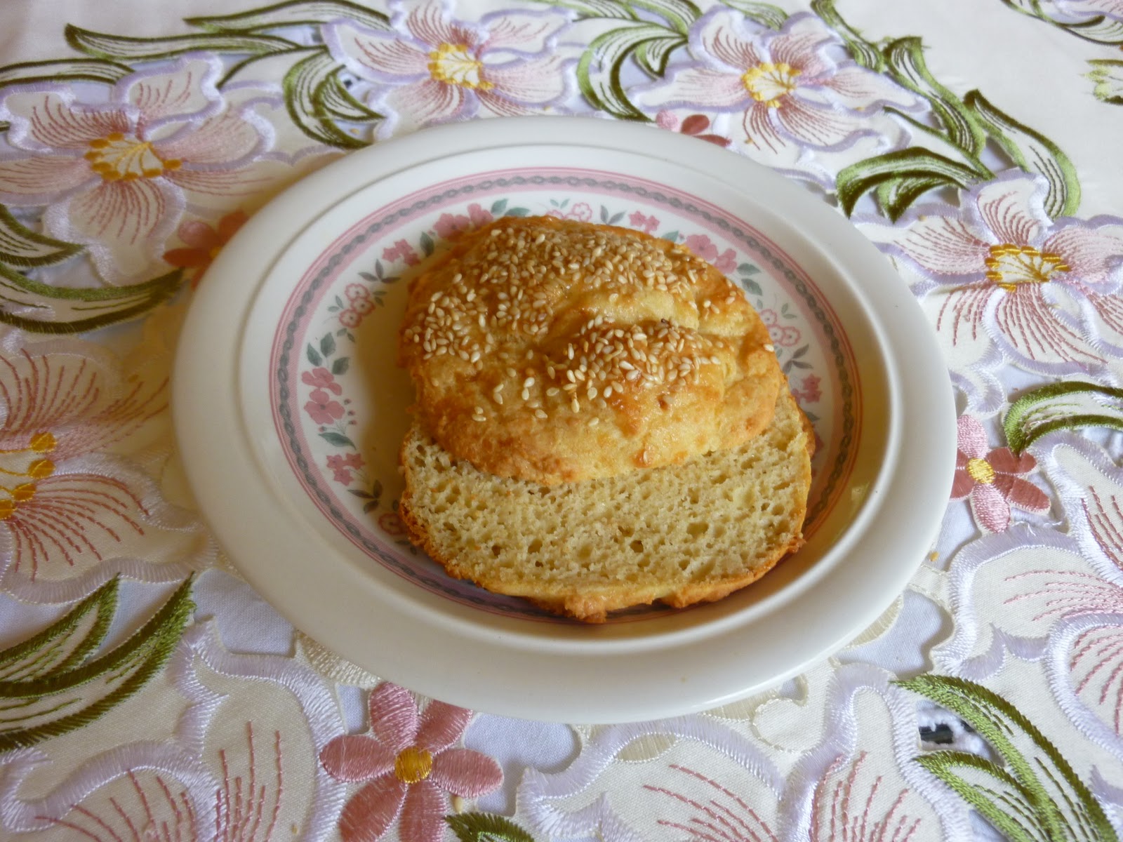 SPLENDID LOWCARBING BY JENNIFER ELOFF Artisan Sesame Hamburger Buns (GF)