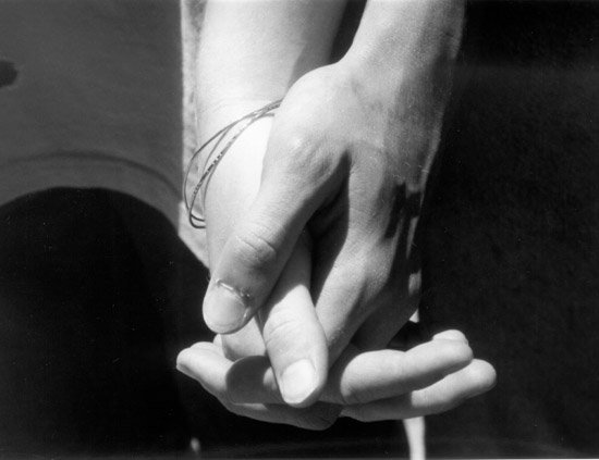 La Terra Di Mezzo Cammineremo Insieme La Mano Nella Mano Con L Anima Infantile