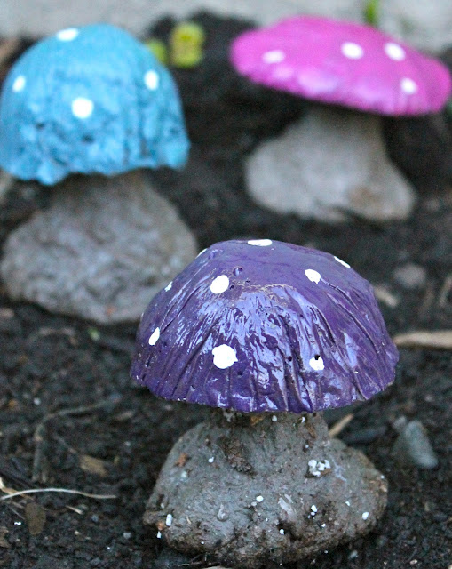 Craft Tutorials Galore at Crafter-holic!: Concrete Toadstools