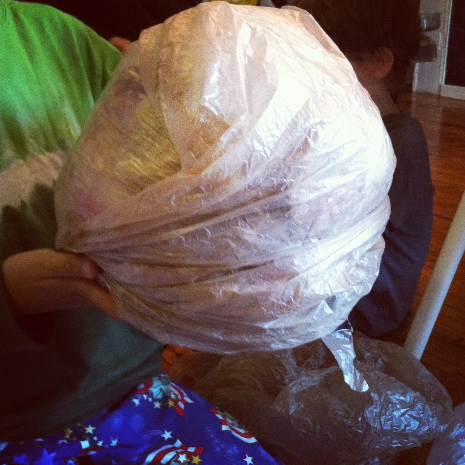 mamascout make a recycled bag ball