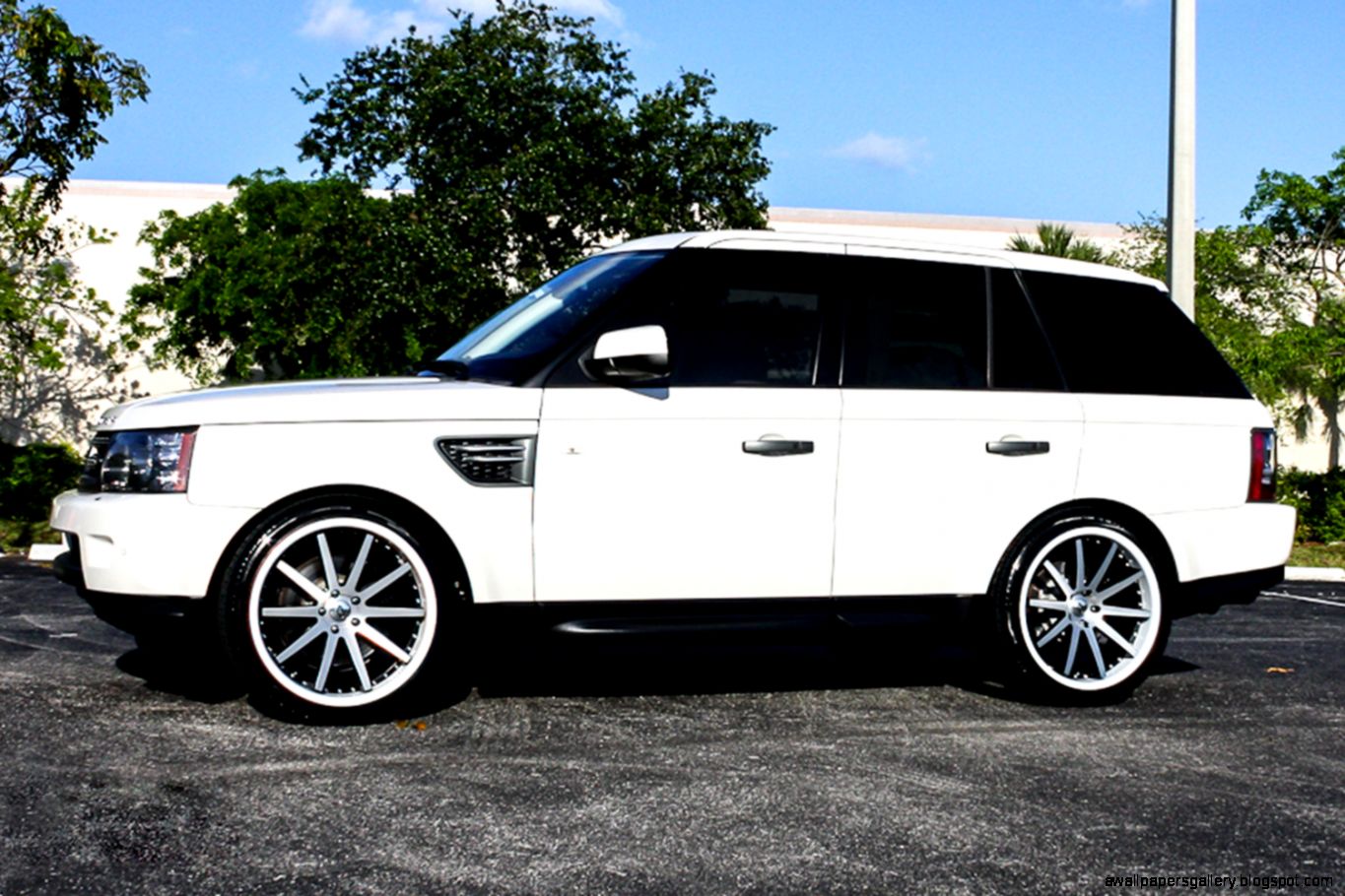 Range Rover Sport White with Black Rims Range Rover Sport White with Black Rims