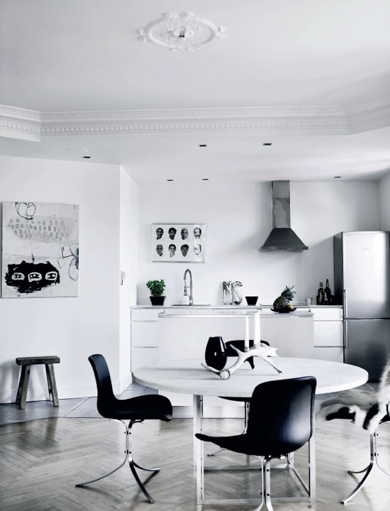 The elegant apartment of Nicolai and Julie of Stylejunky in Cannes via Femina ©Mikkel Adsbøl