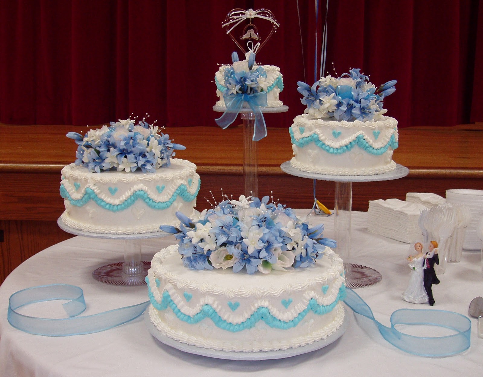 Michelle s Cakes: Wedding Cake with Blue Flowers