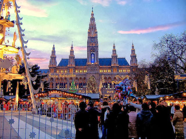 Christmas magic in Vienna, Austria. Photo: WikiMedia.org.