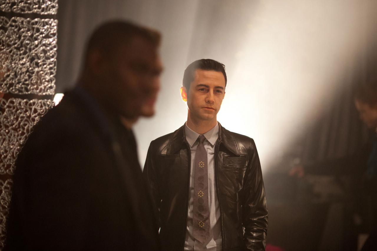 http://3.bp.blogspot.com/-otekMq-7hic/T6Gj8oqfIYI/AAAAAAAACCI/w9MJ5uzaIzo/s1600/joseph-gordon-levitt-looper.jpg