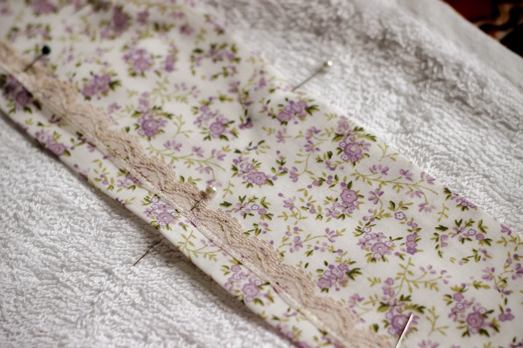 How to make: Fabric and lace edged guest towels