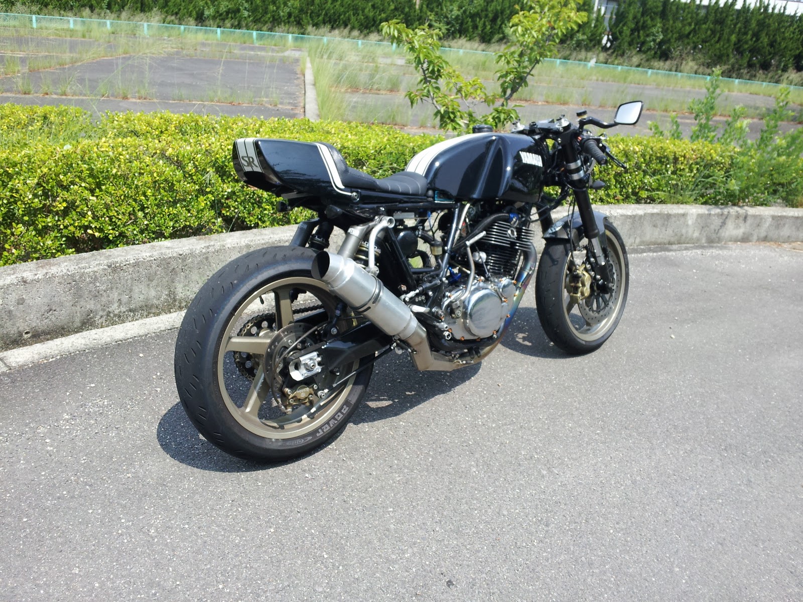 Racer, Oldies, naked ... - Page 39 Yamaha+SR+by+Loose+Motorcycle+03