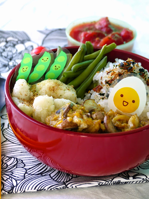 Omelette brouillée hivernale avec sa petite sauce tomate ...