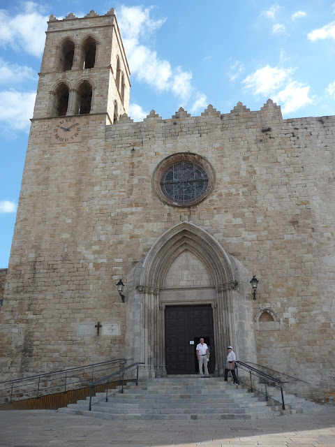 Вход в костел Девы Марии в Бланесе Вход в костел Девы Марии в Бланесе