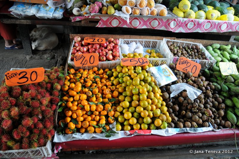 Jana around the world Bangkok fruit tasting in the middle of exotic