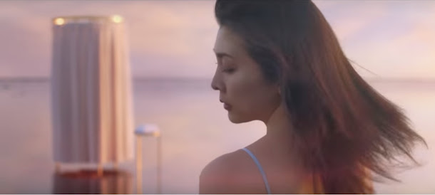 日本演員竹內結子演出沐浴乳廣告,透過高美濕地純淨湖面及豐富野生動物呈現大自然的天然樣貌,呼應產品特色。 日本演員竹內結子演出沐浴乳廣告,透過高美濕地純淨湖面及豐富野生動物呈現大自然的天然樣貌,呼應產品特色。