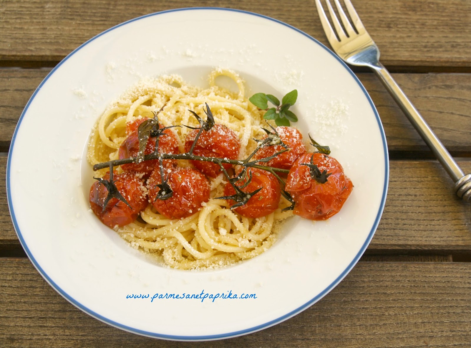 Parmesan et Paprika: Tomates Cerises au Four