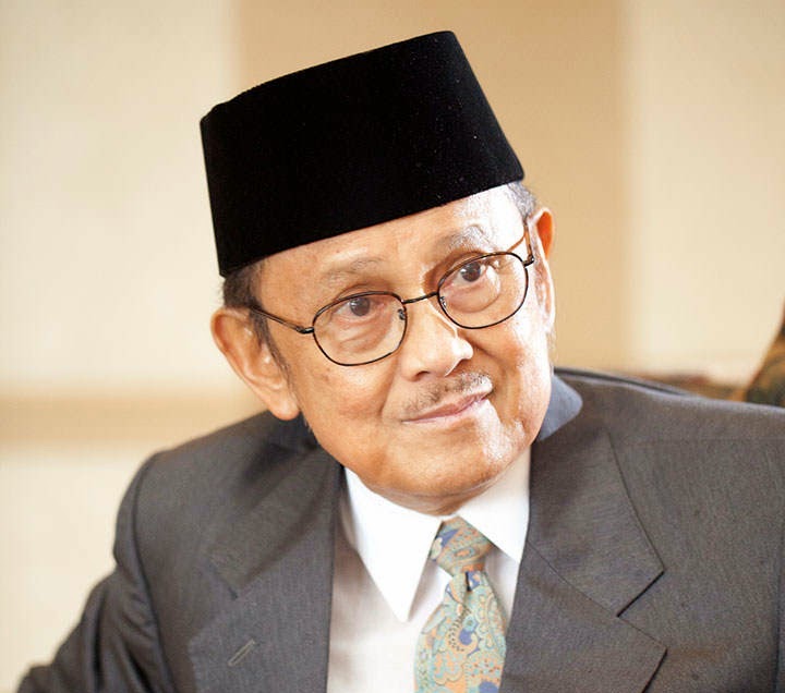 Biography Bj Habibie Bahasa Indonesia | b j habibie sang mr crack Biography Bj Habibie Bahasa Indonesia | b j habibie sang mr crack