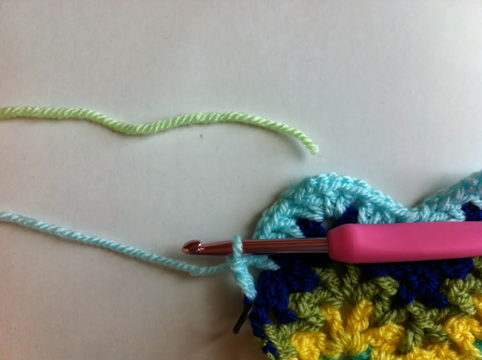 Along Came A Breeze double knot yarn join with a colour change...