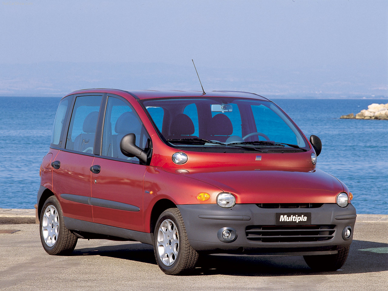 http://3.bp.blogspot.com/-p0o_bFQP-oY/TXmyCc1CQeI/AAAAAAAAFA4/BZLts1NE5xU/s1600/Fiat-Multipla_2002_1280x960_wallpaper_01.jpg