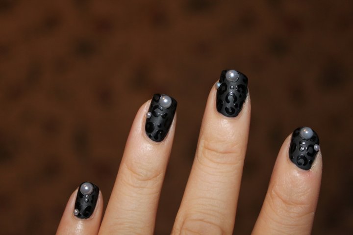the beauty nail: nail matte glossy black leopard print - pearls