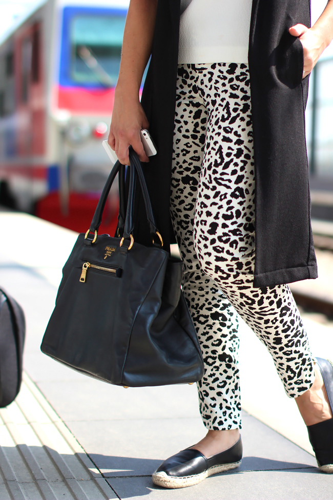 black white leo pants, Hose Leopardenmuster & top - Forever / black summer coat, Sommermantel - Zalando / - Leder Espadrilles - Deichmann / bag- Prada by Designer Outlet Parndorf / travel bag - Samsonite / sunglasses - Michael Kors / collected by Katja / Modeblog Österreich / Austrian fashion blog / street style / street style Österreich / street style blog / personal style blog / fashion trend summer 2015 / Modetrends Sommer 2015 / Fashionblogger Streetstyle / Reiseoutfit / travel look / chic and casual outfit / weekend trip outfit / ÖBB / railjet / Bahnhof / Casinos Austria