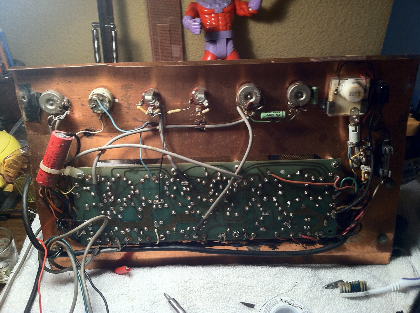 Tremendous Lunch Ampeg Reverbojet II Golden Glow J12R