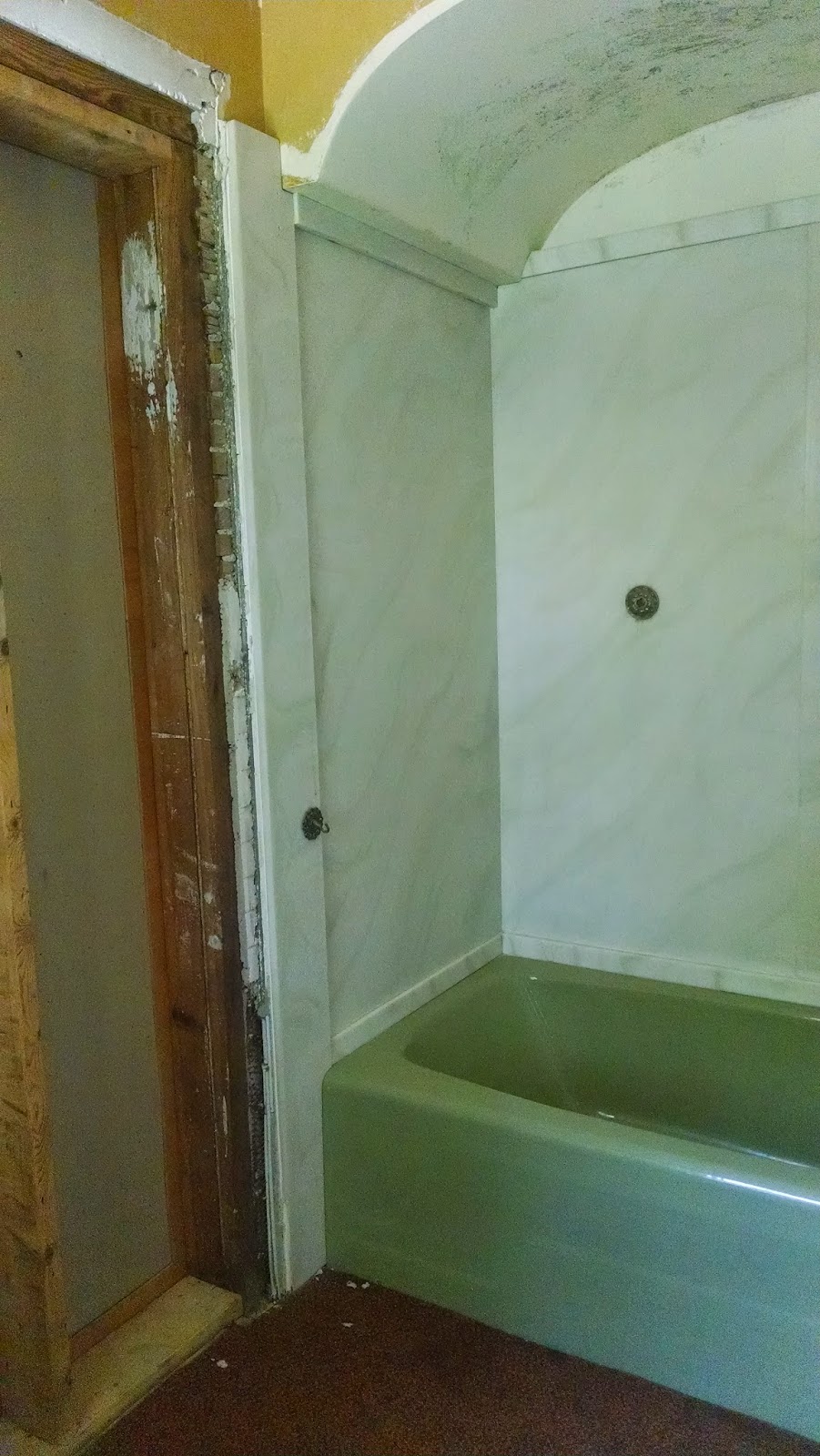 Kammy's Korner Rockin' The Avocado Green Bathtub (For Now!!)